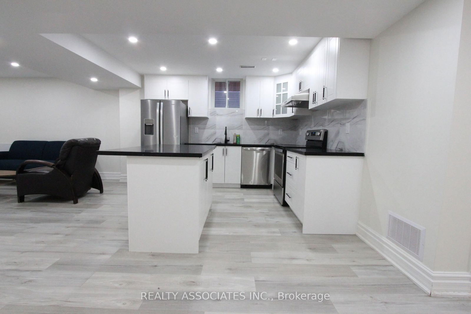 Detached House leased at Bsmt-33 Muirside Road, Vaughan, Maple, L6A 2H7 - MLS: N12010976