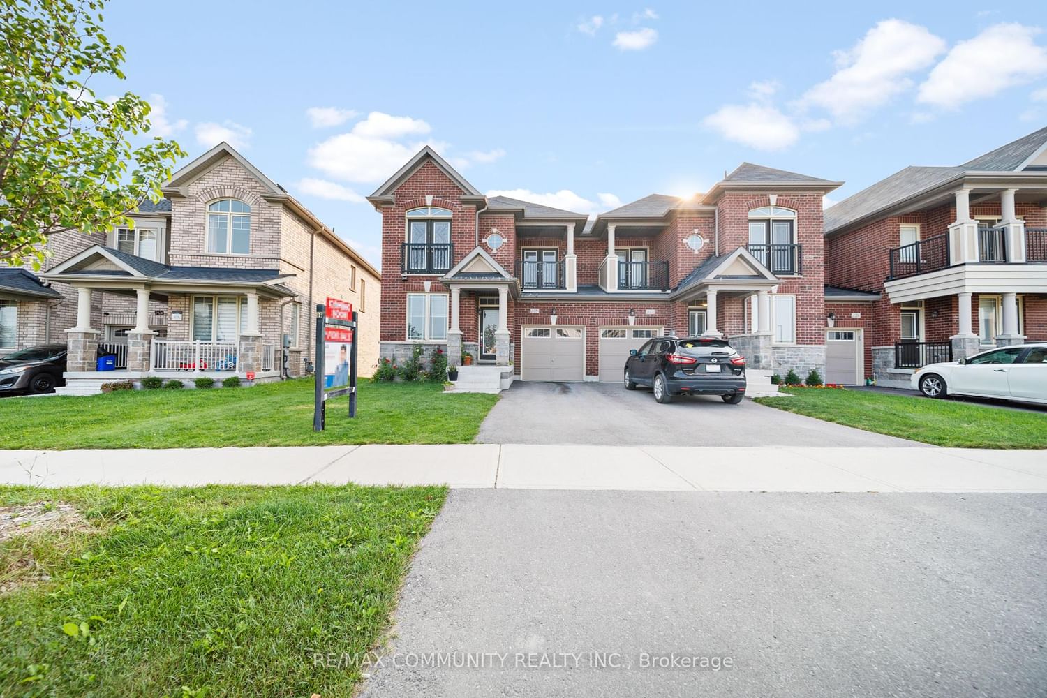 Townhouse sold at 125 Jim Mortson Drive, East Gwillimbury, Queensville, L9N 0Y9 - MLS: N12011004