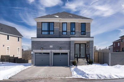 7 Maple Fields Circ, Aurora - Aurora Estates image-0-1
