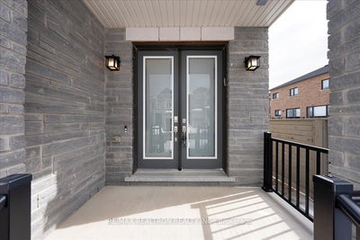 7 Maple Fields Circ, Aurora - Aurora Estates image-0-2