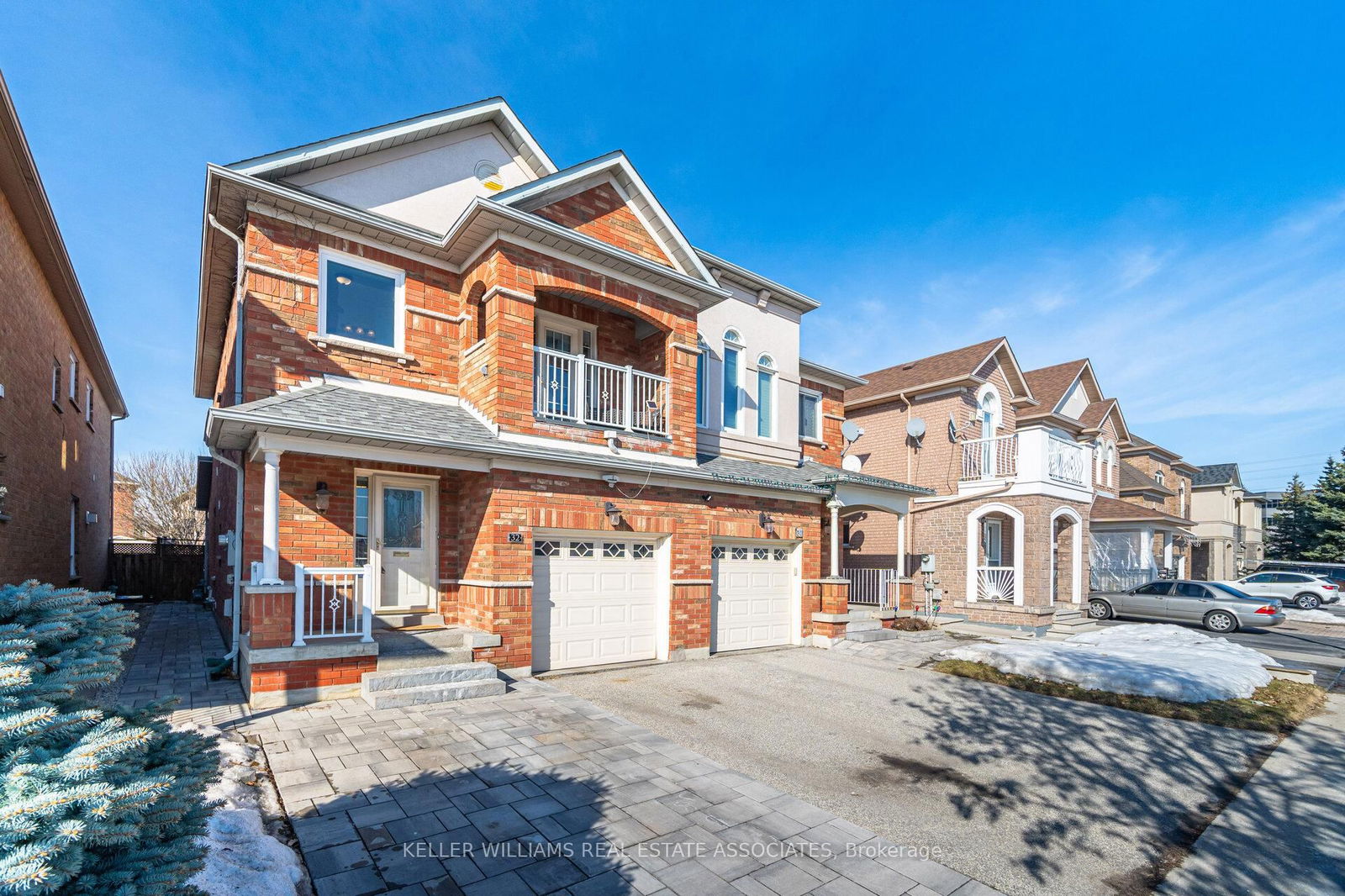 Semi-Detached House for sale at 32 Blue Willow Drive, Vaughan, East Woodbridge, L4L 9H1 - MLS: N12012395