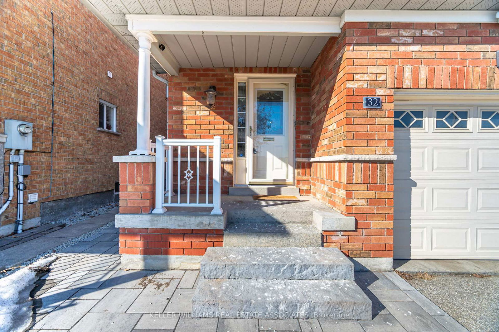 Semi-Detached House for sale at 32 Blue Willow Drive, Vaughan, East Woodbridge, L4L 9H1 - MLS: N12012395