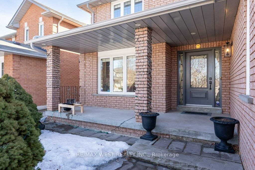 Detached House for sale at 196 Mapes Avenue, Vaughan, West Woodbridge, L4L 8R8 - MLS: N12012461