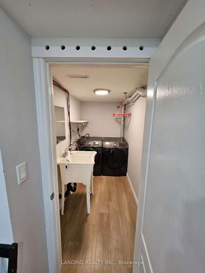 11 Quantum St, Markham - Middlefield image-0-1