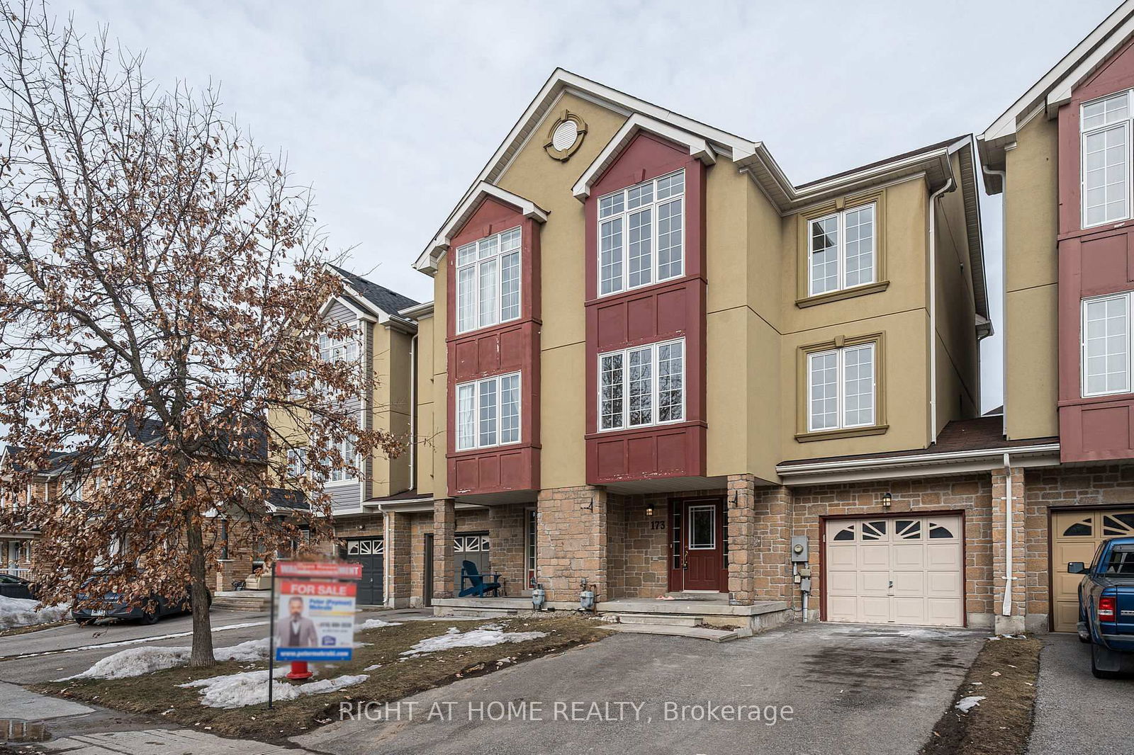 Townhouse for sale at 173 Gail Parks Crescent, Newmarket, Woodland Hill, L3X 3C2 - MLS: N12013302