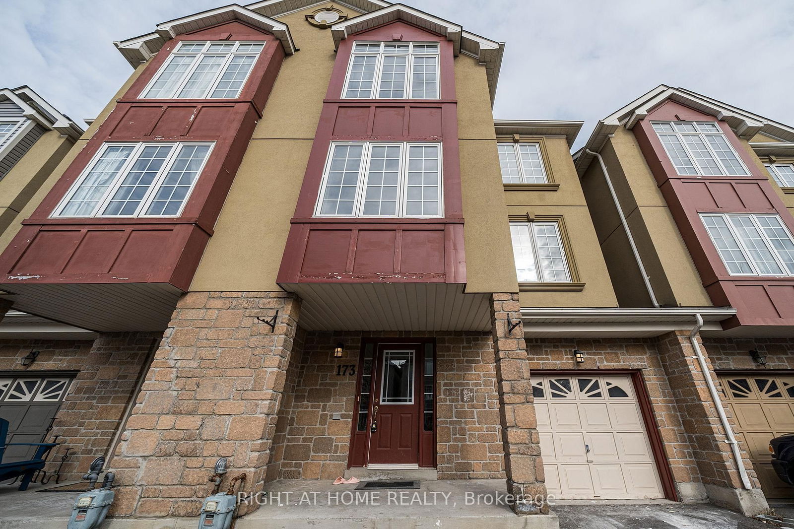 Townhouse for sale at 173 Gail Parks Crescent, Newmarket, Woodland Hill, L3X 3C2 - MLS: N12013302