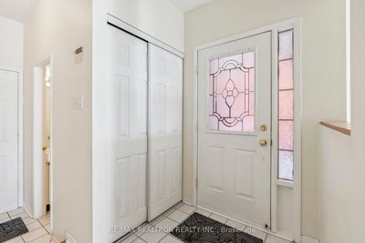 15 Widdifield Ave, Newmarket - Armitage image-0-1