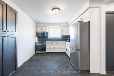 66 Simcoe Rd, Bradford West Gwillimbury - Bradford image-0-2