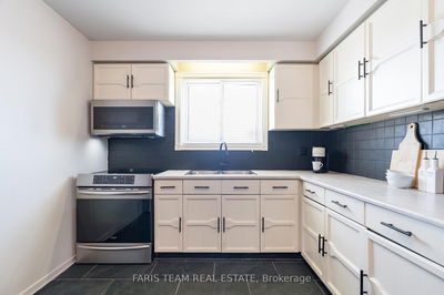 66 Simcoe Rd, Bradford West Gwillimbury - Bradford image-0-3