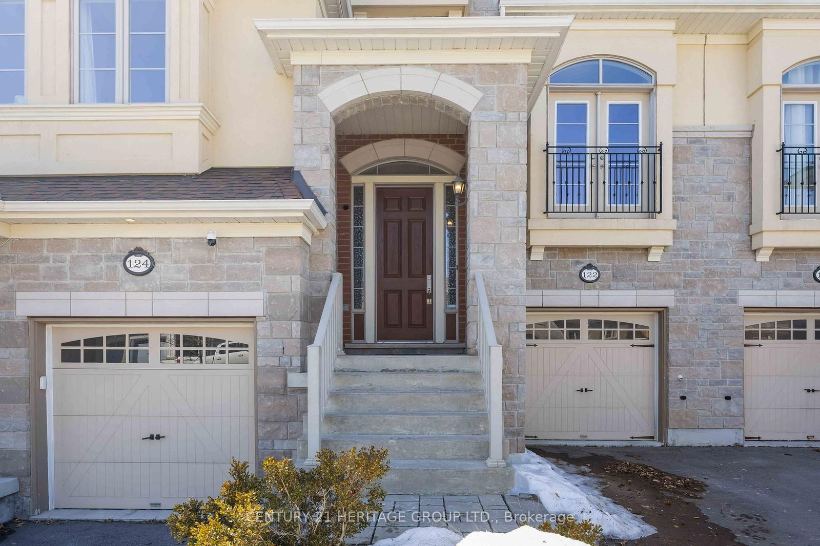 Townhouse sold at 122 Lacewood Drive, Richmond Hill, Westbrook, L4S 0E5 - MLS: N12014520