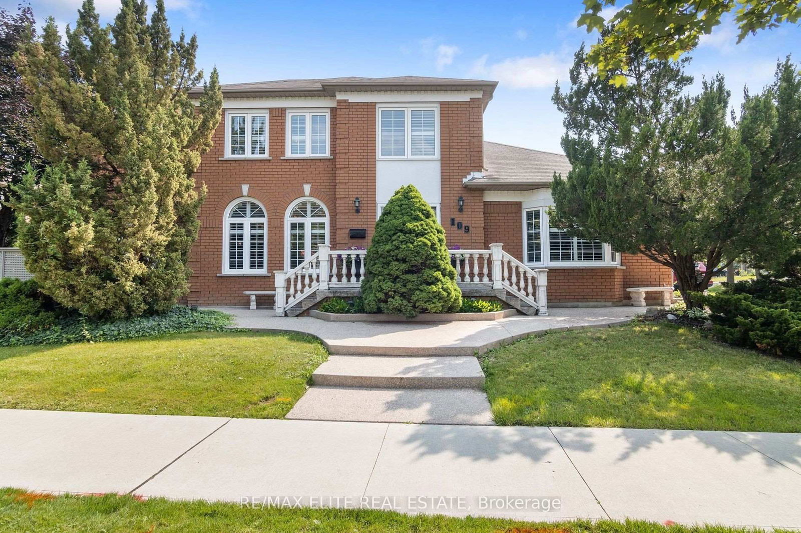 Building at 109 Angelina Avenue, Vaughan, Vaughan Grove