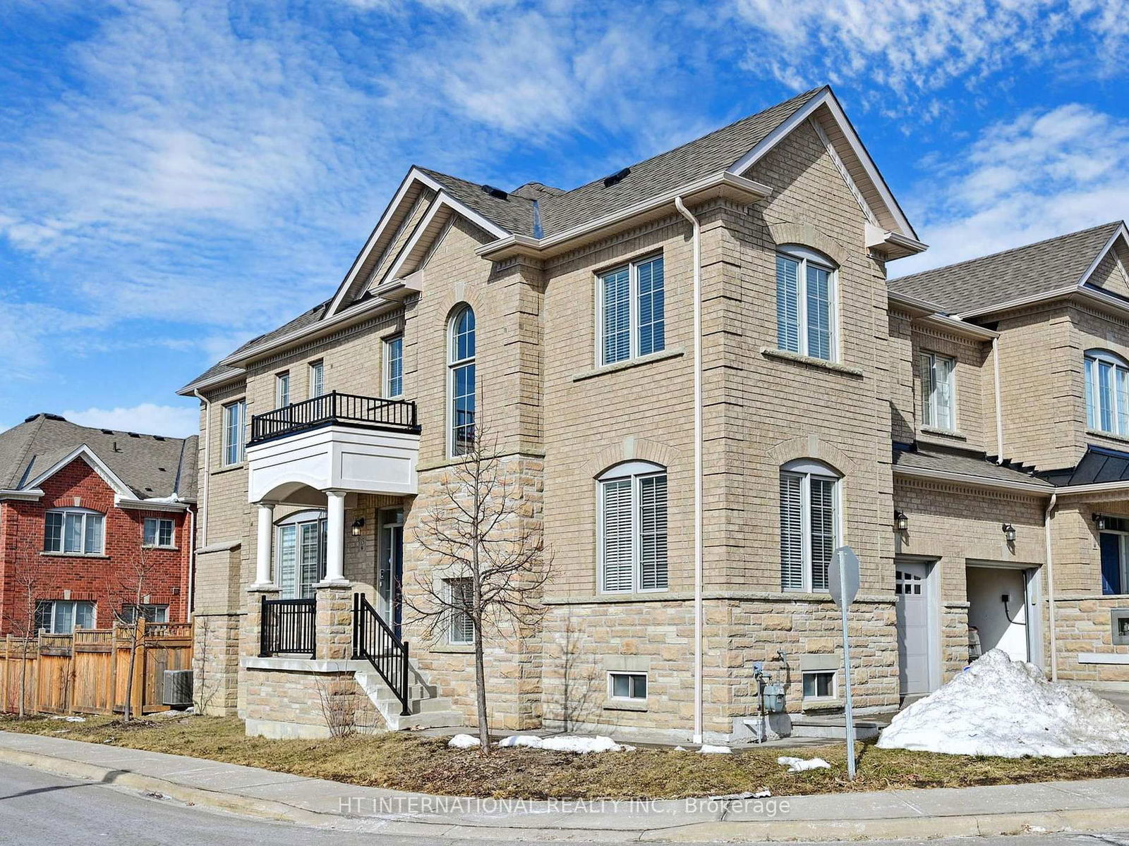 Townhouse for sale at 15 Twinflower Lane, Richmond Hill, Oak Ridges, L4E 1E7 - MLS: N12016293