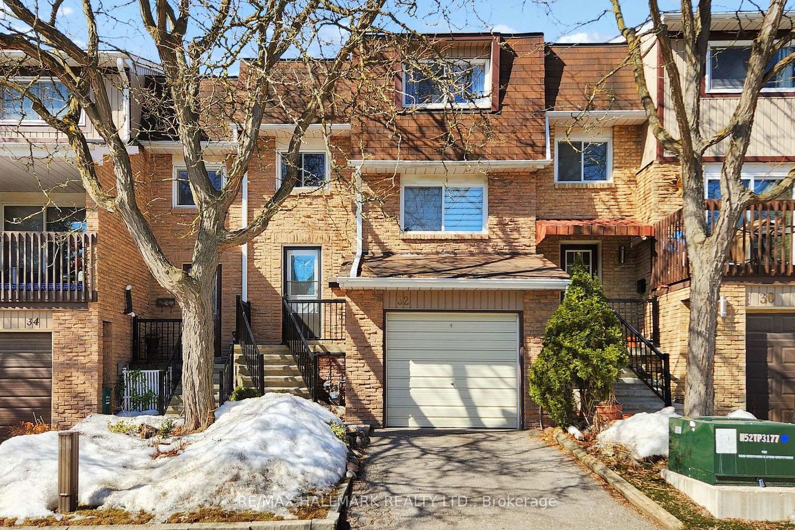 Townhouse for sale at 32 Dunkeld Way, Markham, Royal Orchard, L3T 4Y9 - MLS: N12016693