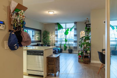 Unit 615 — 9245 Jane St, Vaughan - Maple image-0-4