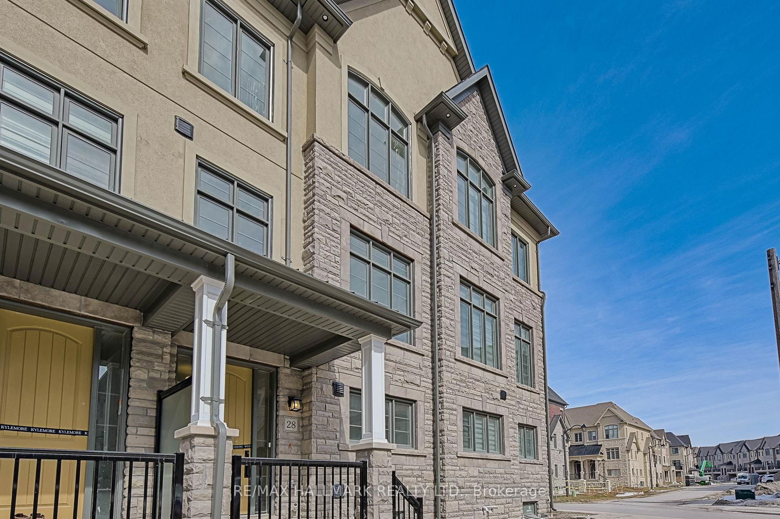 Townhouse for sale at 28 Gardeners Lane, Markham, Angus Glen, L6C 3L5 - MLS: N12017678