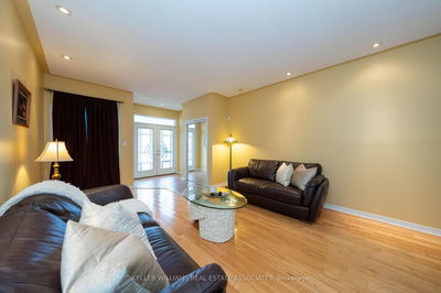 98 Lebovic Dr, Richmond Hill - Oak Ridges Lake Wilcox image-0-3