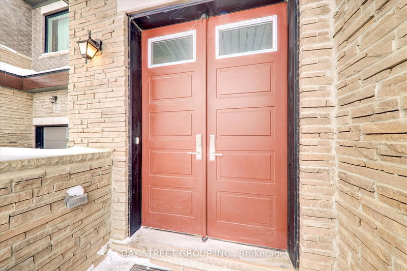 12 SCHMELTZER Cres, Richmond Hill, L4E 1A2 | Image 2