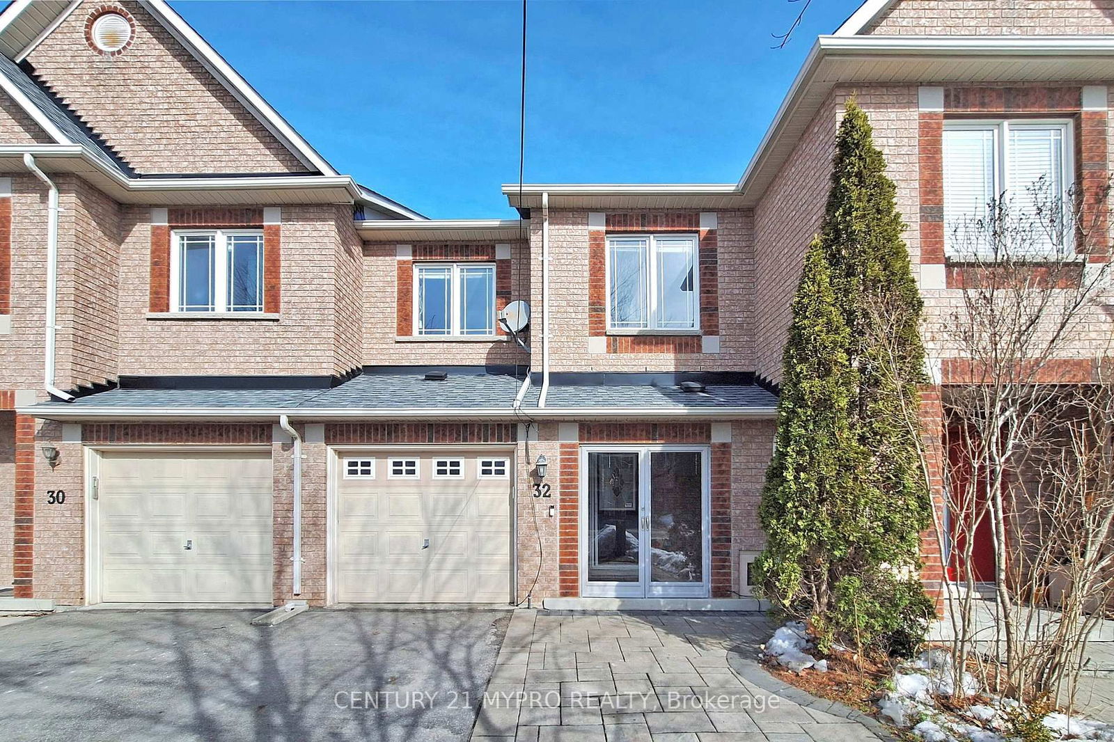 Townhouse sold at 32 Bilbrough Street, Aurora, Bayview Northeast, L4G 7W3 - MLS: N12019885