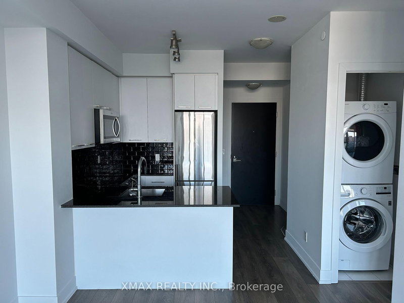 808 - 9471 Yonge St, Richmond Hill, L4C 0Z5 | Image 2