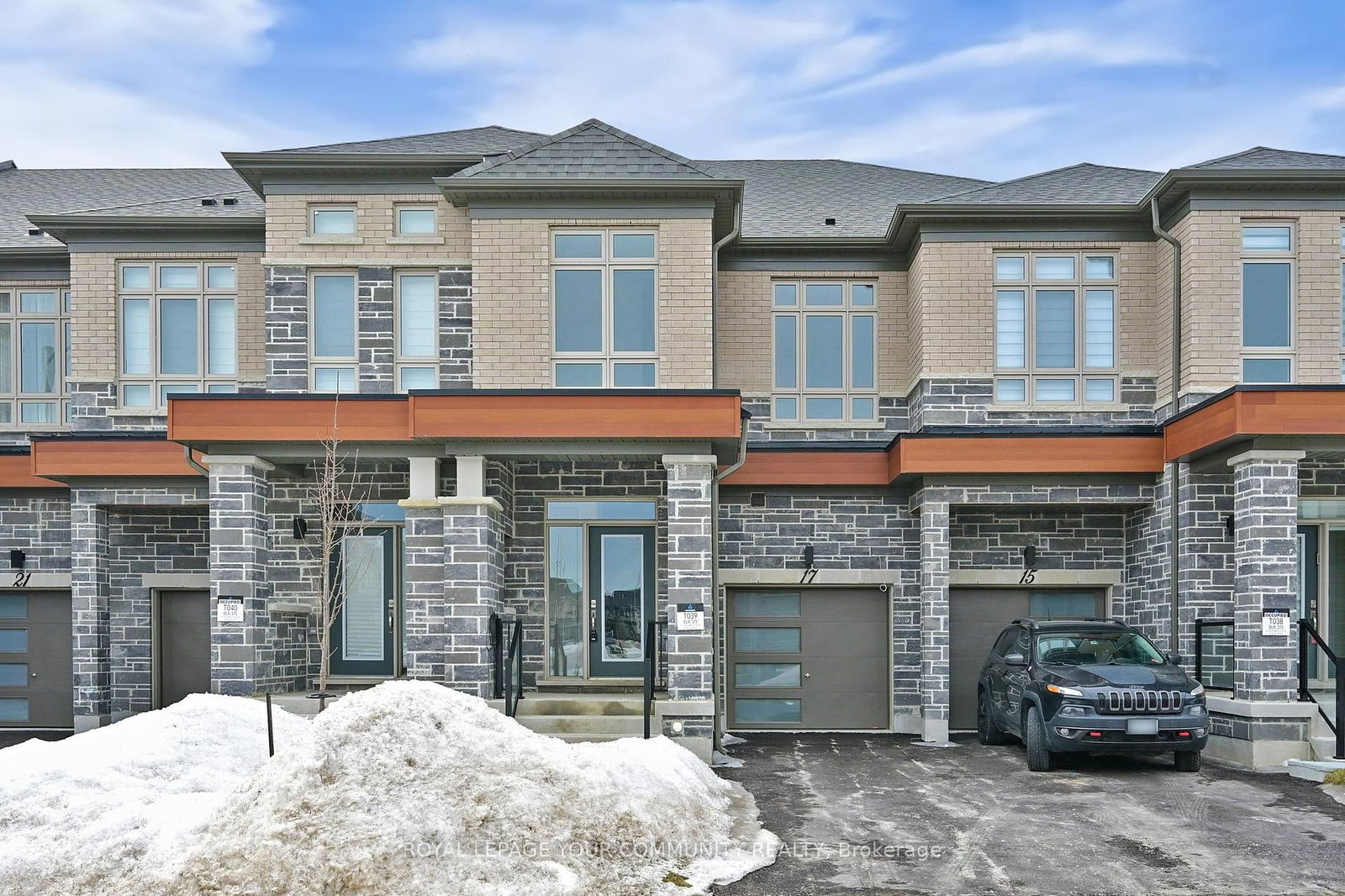 Townhouse for sale at 17 Schmeltzer Crescent, Richmond Hill, Rural Richmond Hill, L4E 1K4 - MLS: N12023412