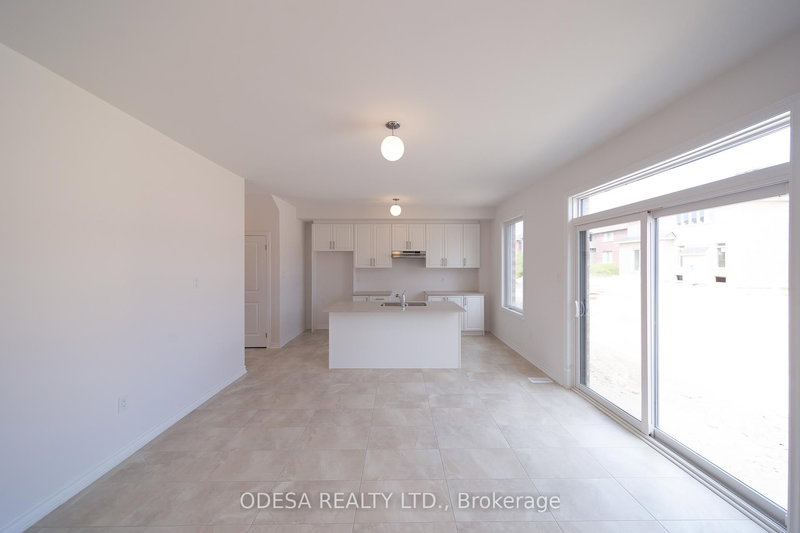 40 Ainslie Hill Cres, Georgina, L0E 1R0 | Image 3