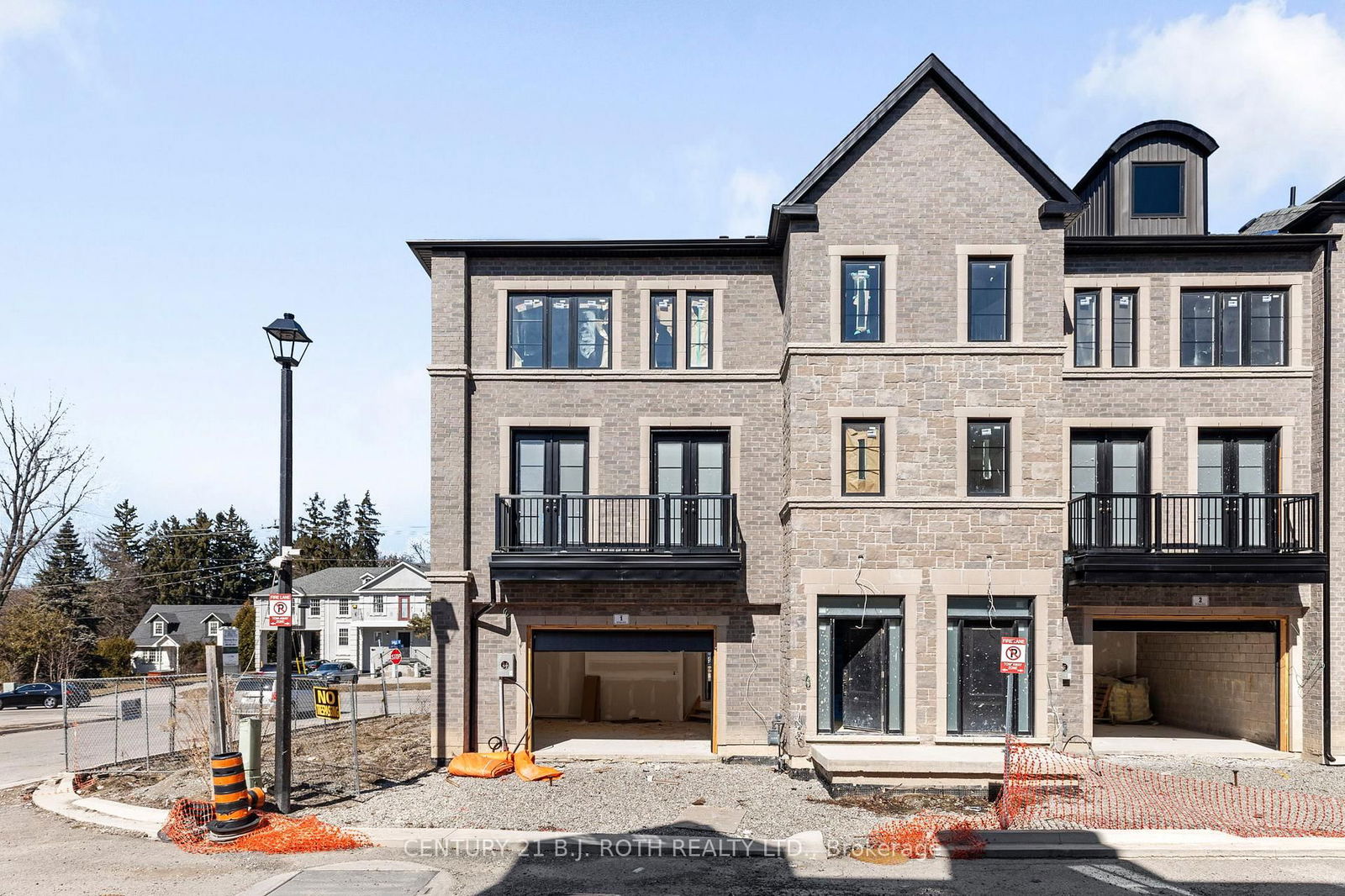 Townhouse for lease at 1-260 EAGLE Street, Newmarket, Central Newmarket, L3Y 1K1 - MLS: N12026938