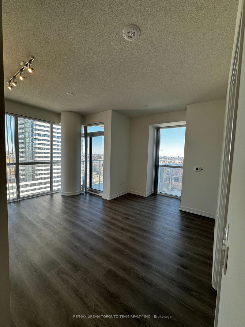 home for lease on 1202-225 Commerce Street