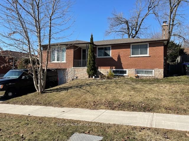 home for lease on 166 Collings Avenue