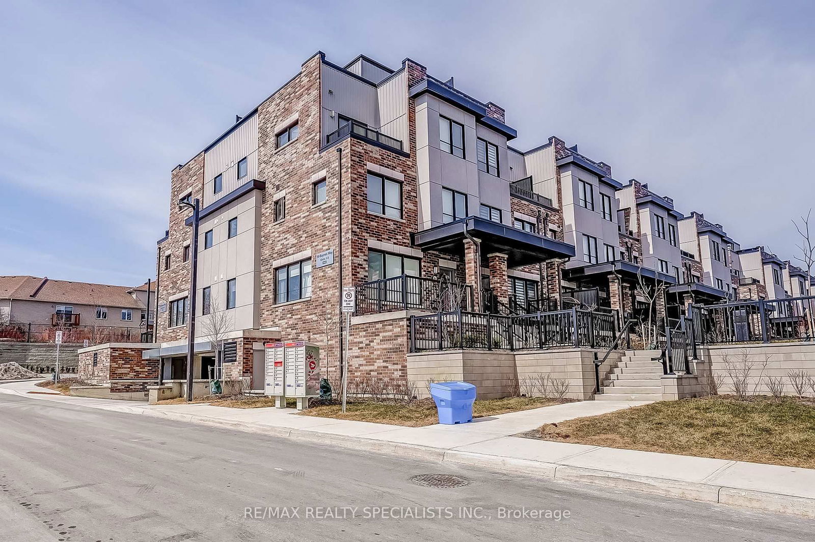 Townhouse for sale at 2-50 Baynes Way, Bradford West Gwillimbury, Bradford, L3Z 4M4 - MLS: N12030240