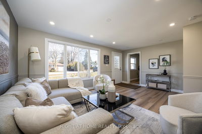 15 Farr Ave, East Gwillimbury - Sharon image-0-2