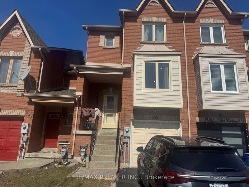 home for lease on 229 Kelso Crescent