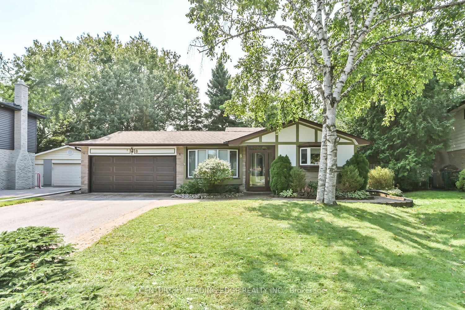 Detached House sold at 8 Sir Brandiles Place, Markham, Markham Village, L3P 2Z5 - MLS: N12031326