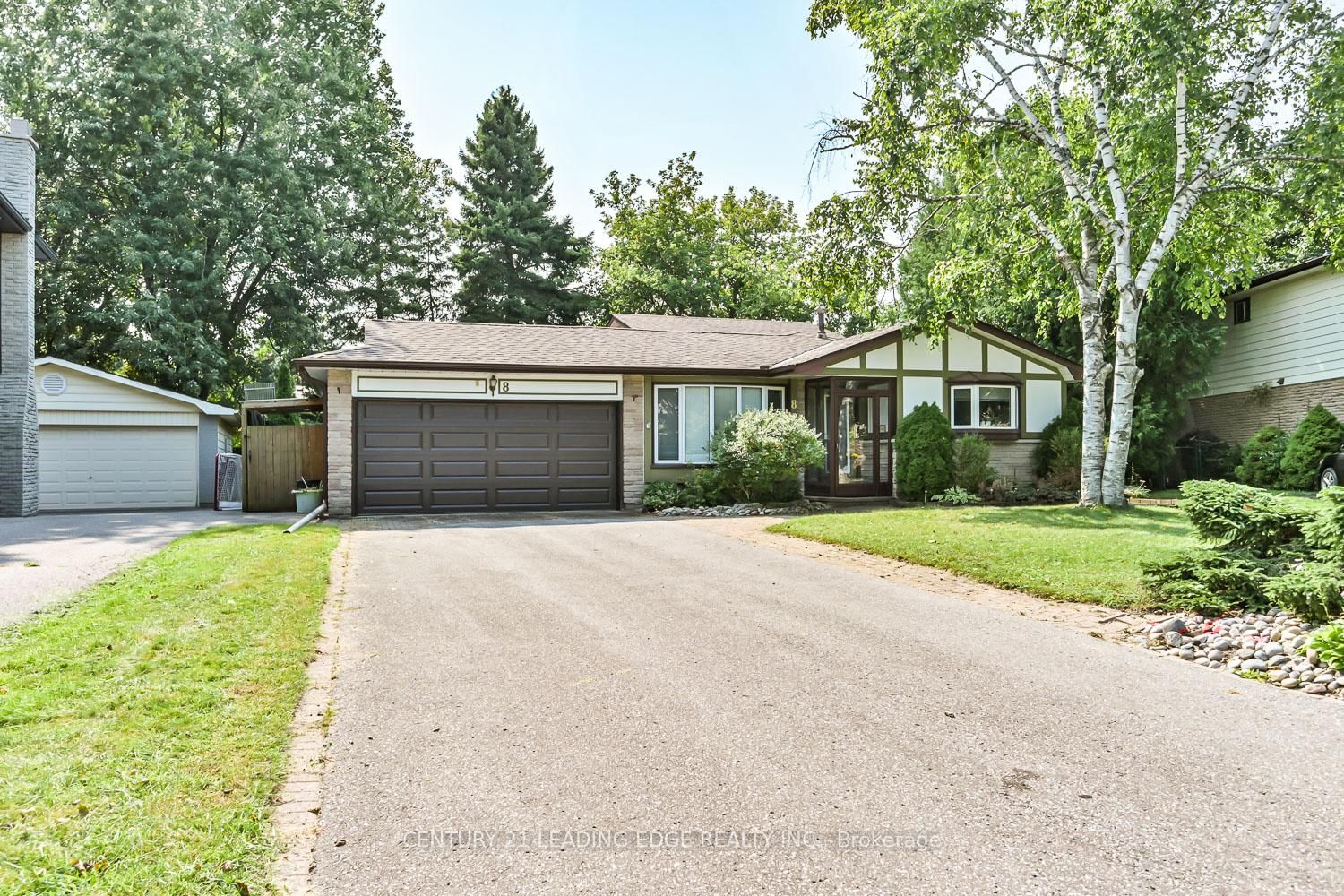 Detached House sold at 8 Sir Brandiles Place, Markham, Markham Village, L3P 2Z5 - MLS: N12031326
