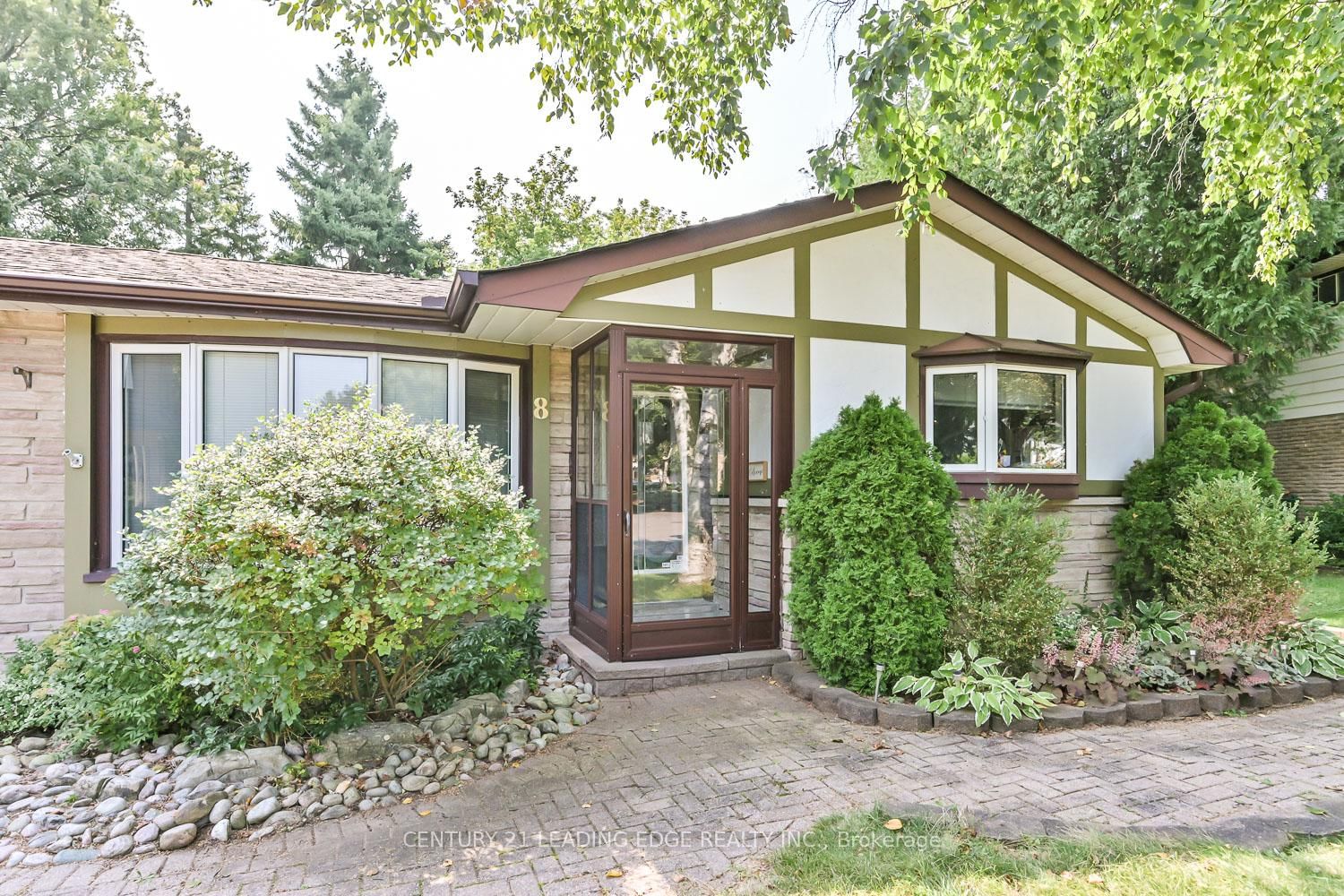 Detached House sold at 8 Sir Brandiles Place, Markham, Markham Village, L3P 2Z5 - MLS: N12031326