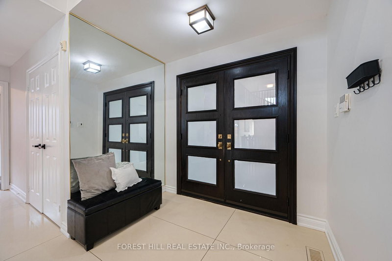 211 Franklin Ave, Vaughan, L4J 7L4 | Image 2