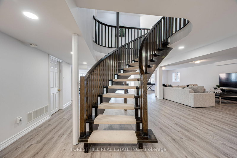 211 Franklin Ave, Vaughan, L4J 7L4 | Image 3