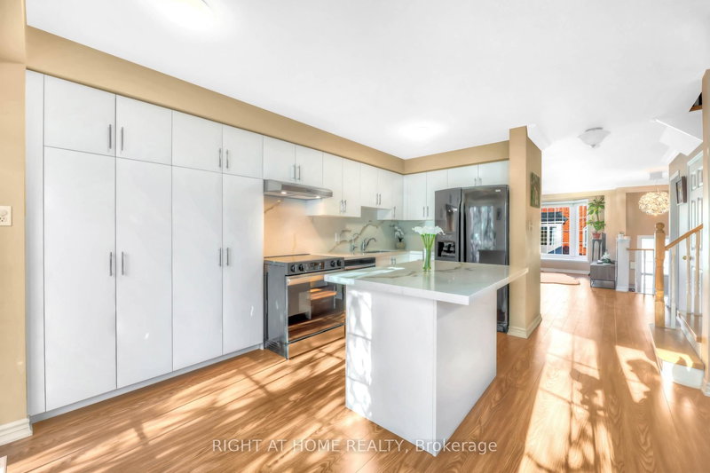 40 - 130 Mosaics Ave, Aurora, L4G 7L5 | Image 2