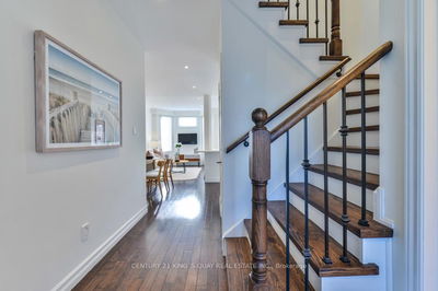 131 Downey Circ, Aurora - Bayview Wellington image-0-3