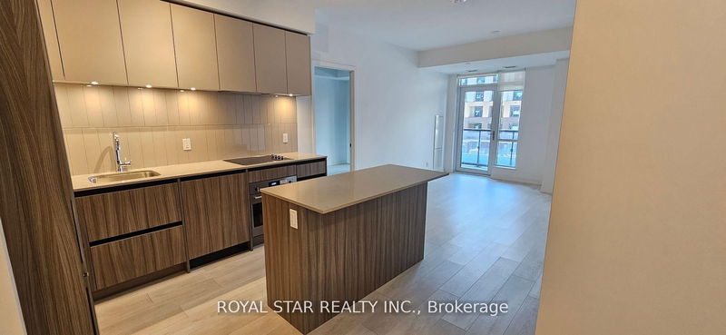 home for lease on B-0331-7950 Bathurst Street S