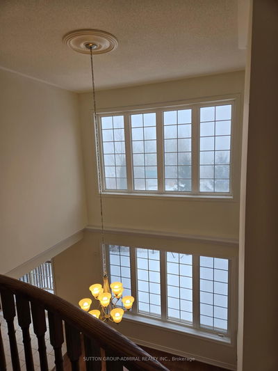 36 Selleck Dr, Richmond Hill - Oak Ridges image-0-2