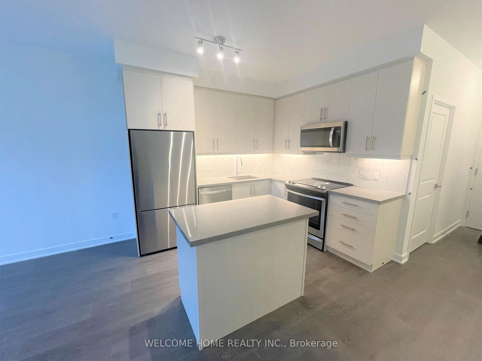Condo for lease at 904-85 Oneida Crescent, Richmond Hill, Langstaff, L4B 0A6 - MLS: N12035394