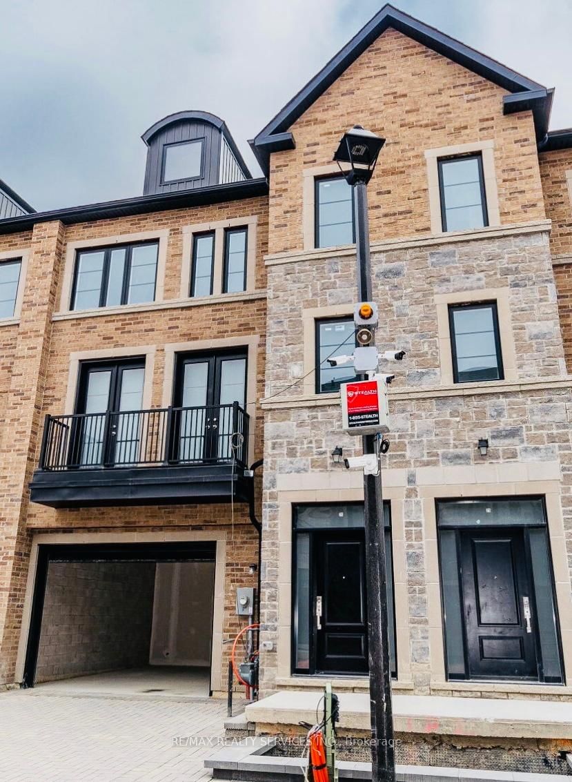 Townhouse for lease at 21-260 Eagle Street, Newmarket, Central Newmarket, L3Y 1K1 - MLS: N12035421