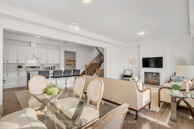 123 Halldorson Ave, Aurora - Bayview Northeast image-0-4