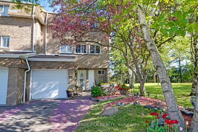 22 Henderson Dr, Aurora - Aurora Highlands