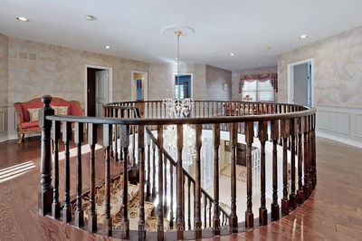 28 Edmund Cres, Richmond Hill - Bayview Hill image-0-4