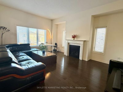 10 MARY WILSON Crt, East Gwillimbury - Sharon image-0-4