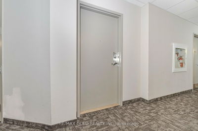 Unit 209 — 39 New Delhi Dr, Markham - Cedarwood image-0-4