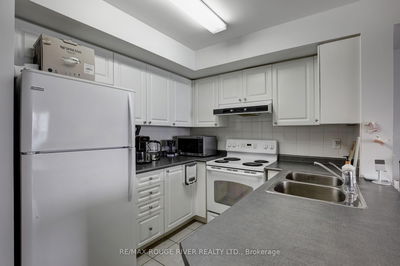 Unit 1008 — 11 Oneida Cres, Richmond Hill - Langstaff image-0-4
