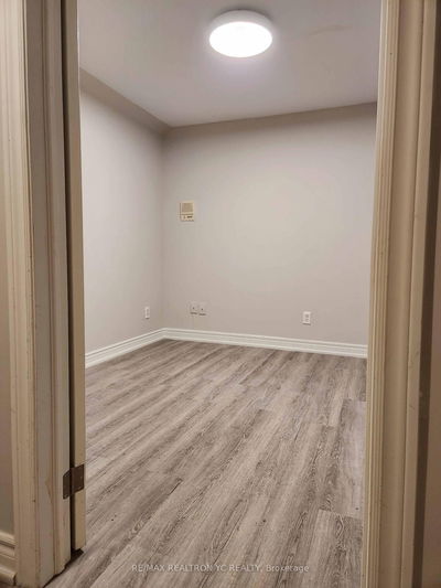 Unit Bsmt — 4 Theobalds Circ, Richmond Hill - Mill Pond image-0-3