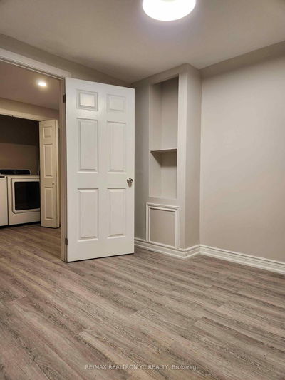 Unit Bsmt — 4 Theobalds Circ, Richmond Hill - Mill Pond image-0-4